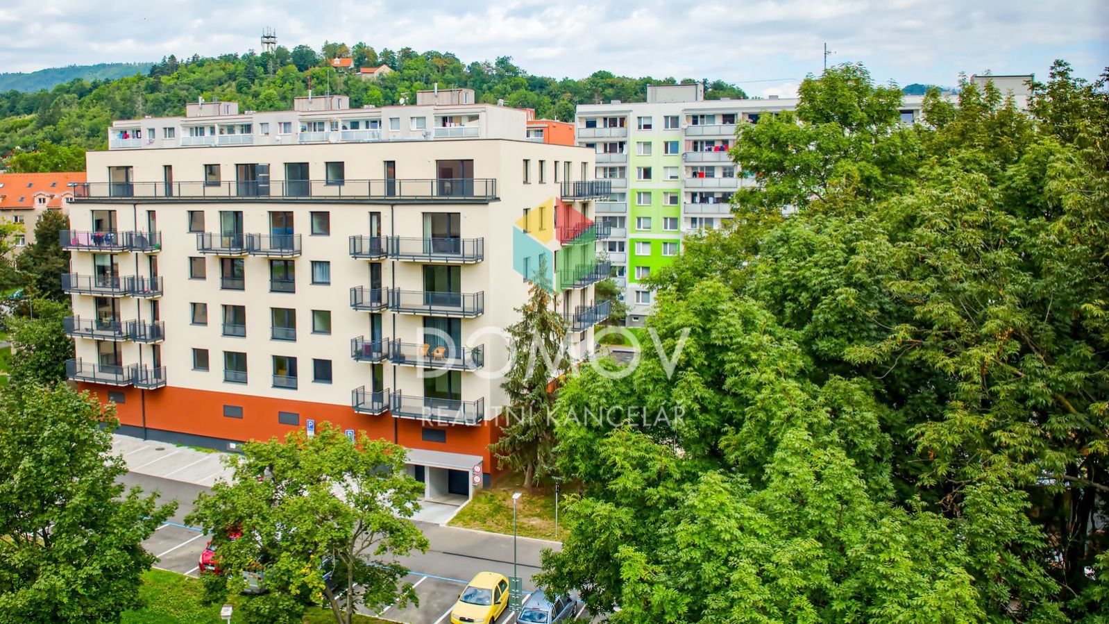 Nový, cihlový byt 4+kk s balkonem a venkovním parkovacím  stáním v centru Berouna, obrázek č. 1