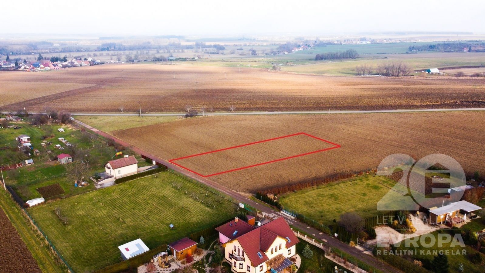 Prodej pozemkové parcely o velikosti 1534 m2 v Hradecké ulici ve městě Nechanice, obrázek č. 1