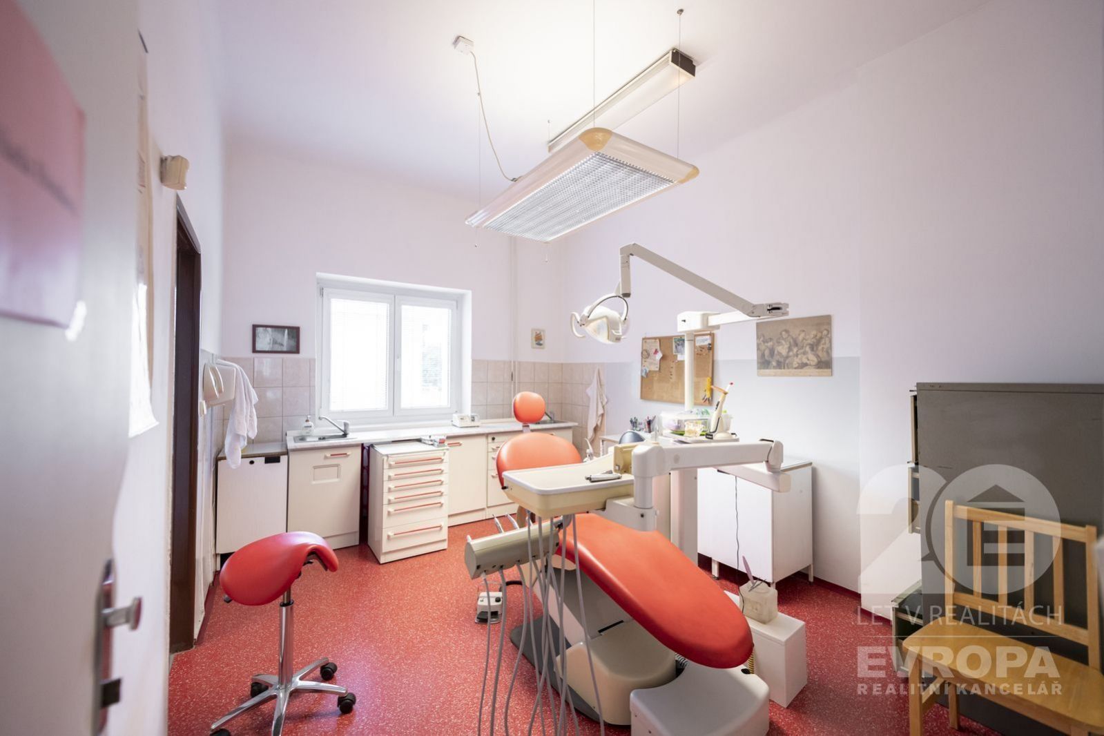 Zavedená zubařská praxe, ordinace o výměře 73 m2 se zázemím, čekárnou, wc, koupelna i sklad, Sokolov, obrázek č.1