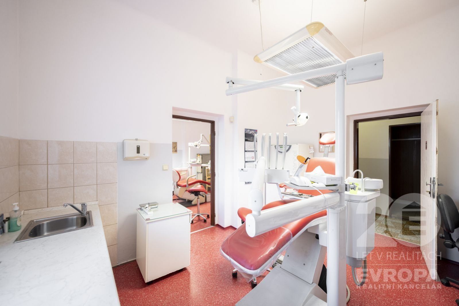 Zavedená zubařská praxe, ordinace o výměře 73 m2 se zázemím, čekárnou, wc, koupelna i sklad, Sokolov, obrázek č.5
