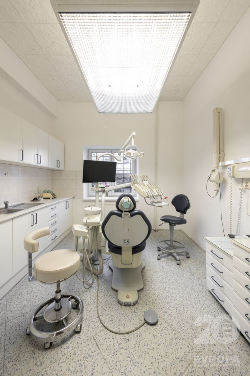 Zavedená zubařská praxe, ordinace o výměře 73 m2 se zázemím, čekárnou, wc, koupelna i sklad, Sokolov, obrázek č.5
