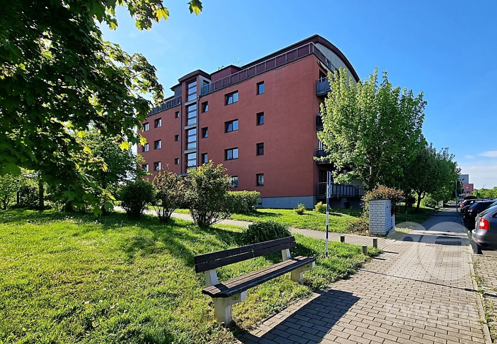 Prodej bytu 1+KK s terasou v uzavřeném areálu, Štěrboholy- ulice Andersenova, obrázek č. 1