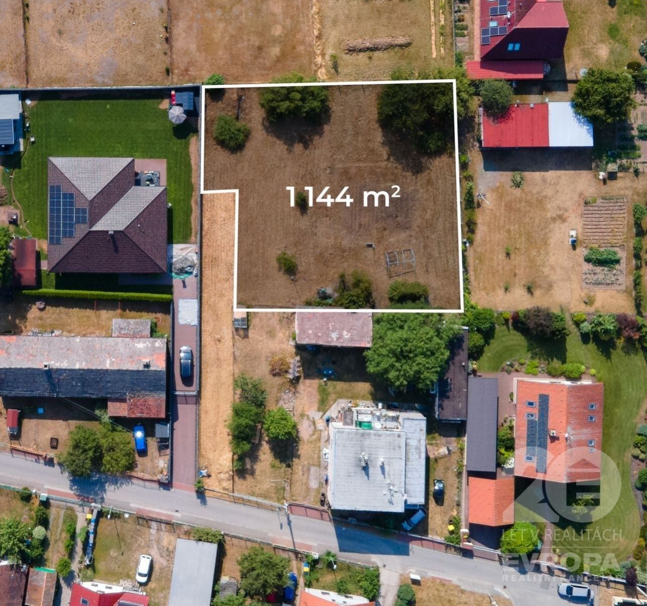 Prodej pozemku o rozloze 1373 m2 v obci Lohenice u Přelouče, obrázek č. 1