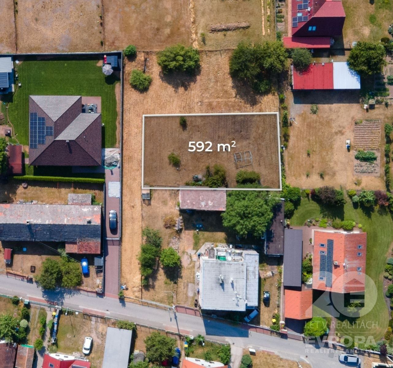 Prodej pozemku  o rozloze 592 m2 v obci Lohenice u Přelouče, obrázek č. 1