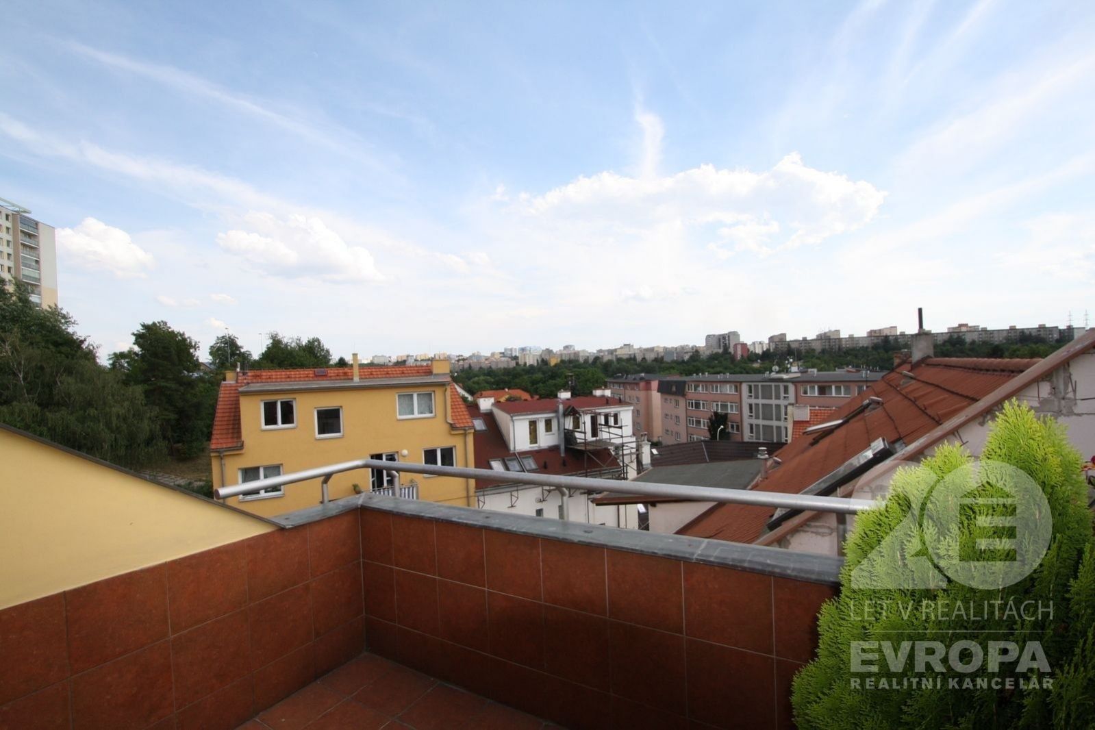 Prostorný mezonet 3+kk, 101 m2 / terasa, balkon, Praha 10, Záběhlice, obrázek č. 2