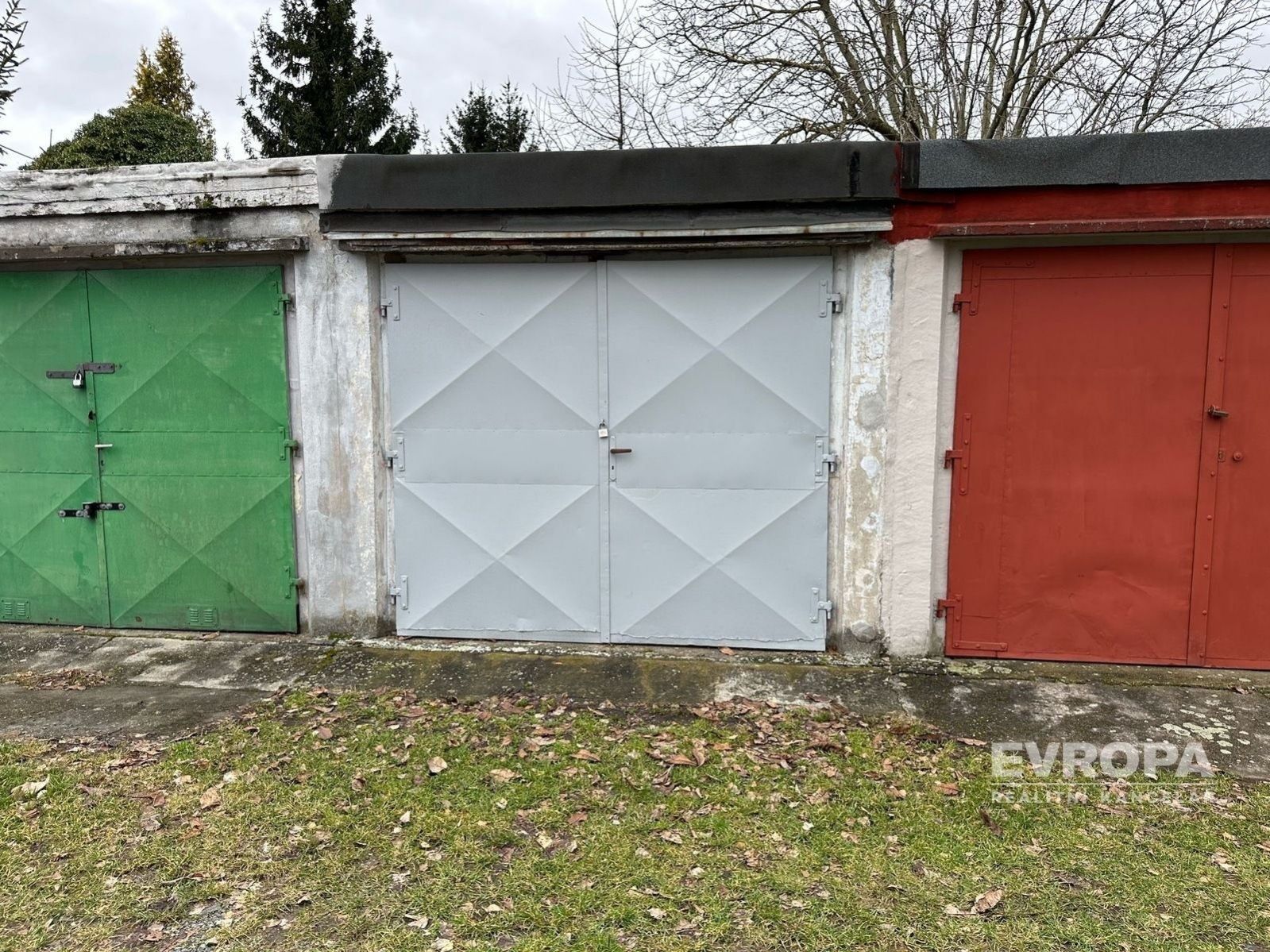 Prodej garáže o velikosti 19 m2 v Pardubicích v městské části Ohrazenice - Hrabalova ulice, obrázek č. 1