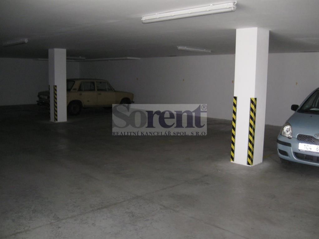 Pronájem garážového stání v Nové ulici, centrum Českých Budějovic, obrázek č. 1