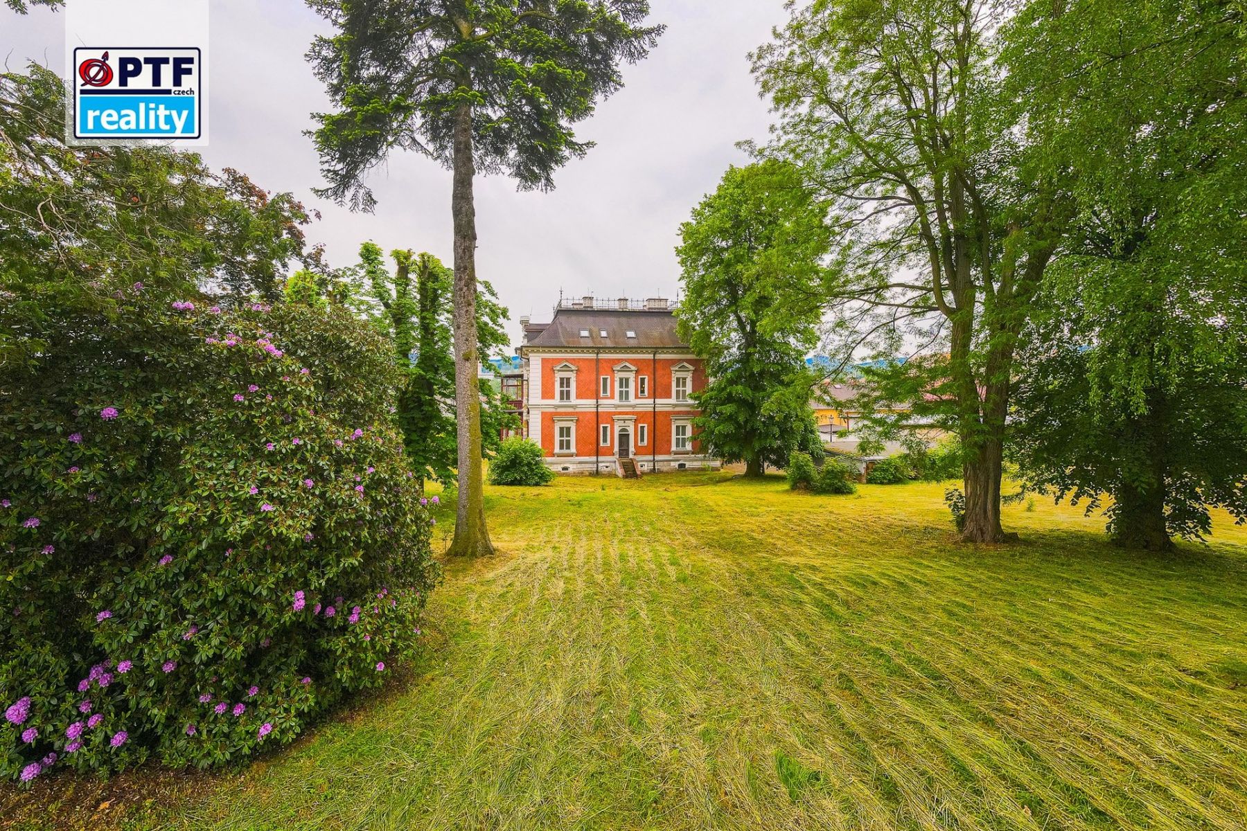 Nádherná prostorná secesní vila s krásnou zahradou ve Varnsdorfu