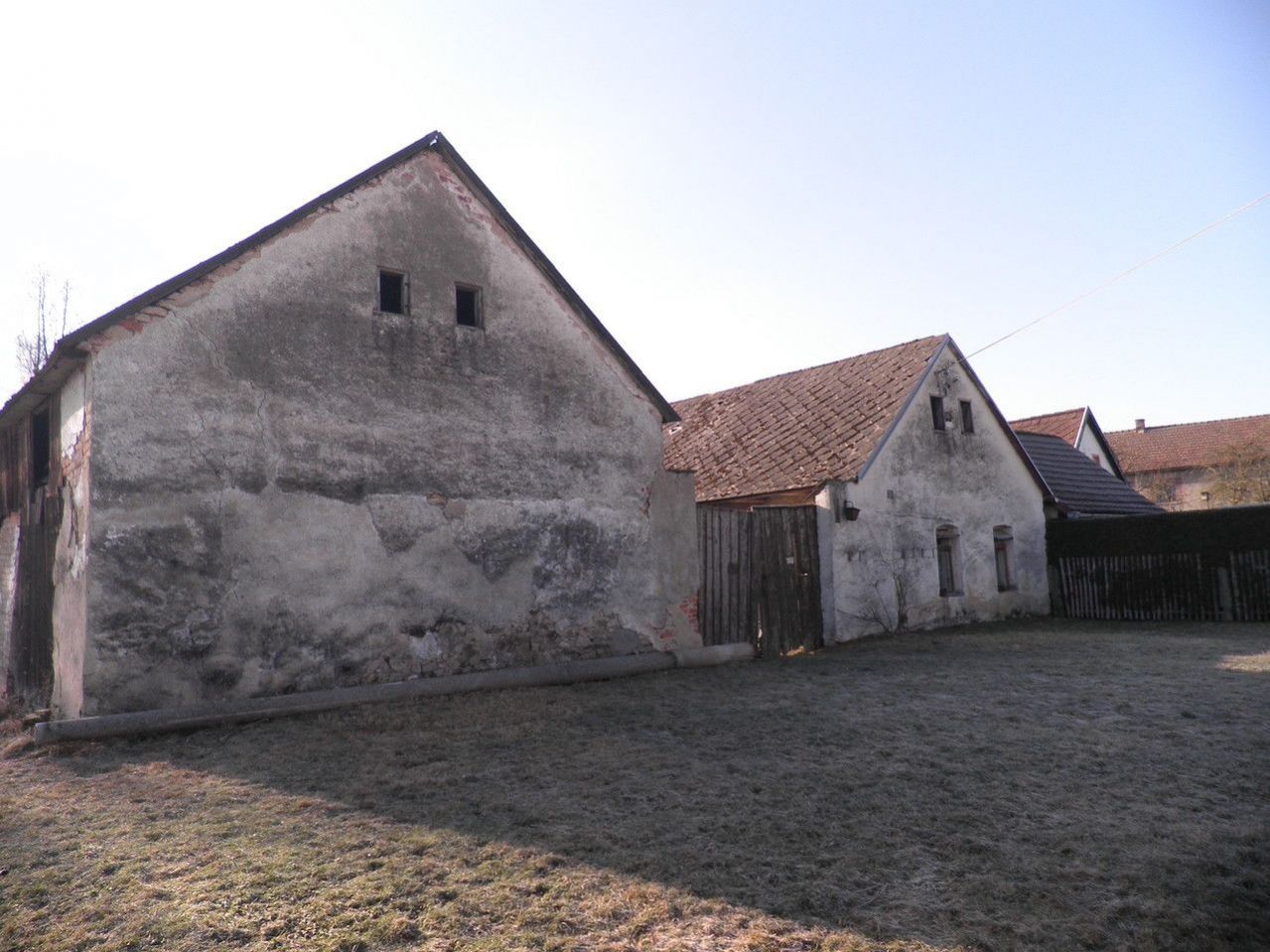 Venkovský dům s uzavřeným dvorem v obci Horní Olešná, obrázek č. 1