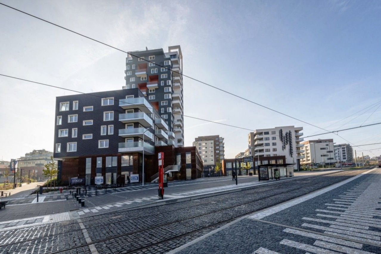 Prodej prostorného bytu 3+kk s terasou a garážovým stáním v novostavbě Kaskády Barrandov XI, obrázek č. 1