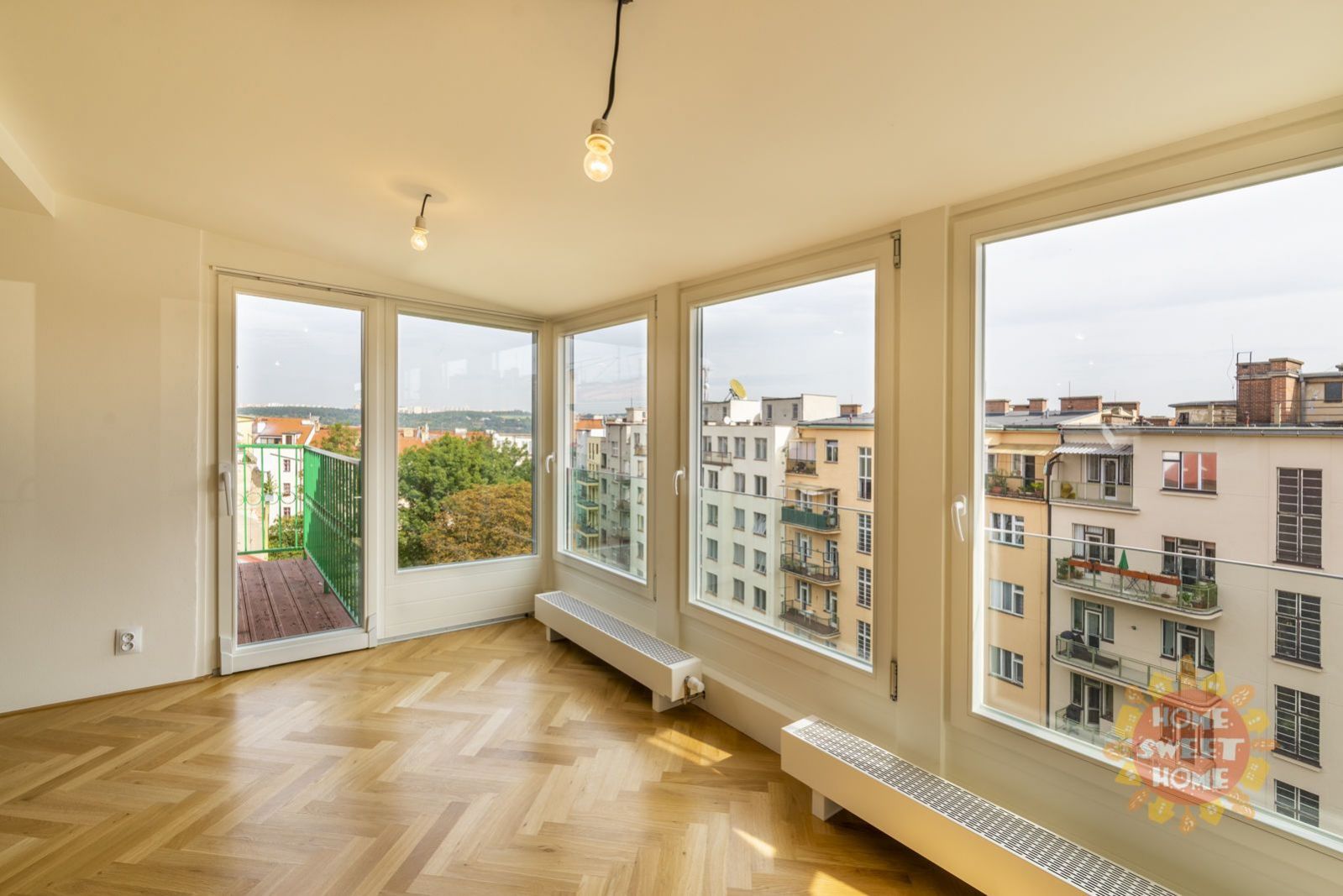 Podkrovní, světlý byt k prodeji 5kk, 165,7 m2, 2 x balkon, sklep, ul. Šmeralova - Praha 7 - Letná, obrázek č. 1