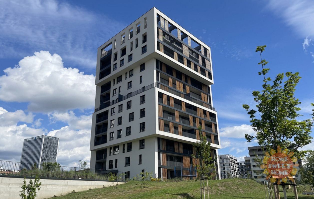 Prodej bytu 2+kk o velikosti 66 m2, terasa s výhledem (25 m2), garážové stání, Praha 9 - Vysočany, obrázek č. 1