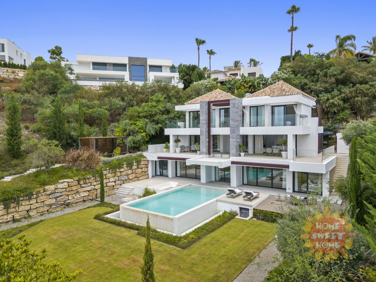 Španělsko - Marbella, luxusní vila 704 m2 + terasa 214 m2, výhled na moře, zahrada, bazén, obrázek č. 1