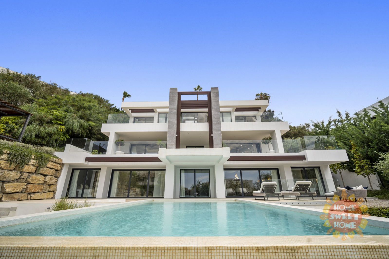 Španělsko - Marbella, luxusní vila 704 m2 + terasa 214 m2, výhled na moře, zahrada, bazén, obrázek č. 2