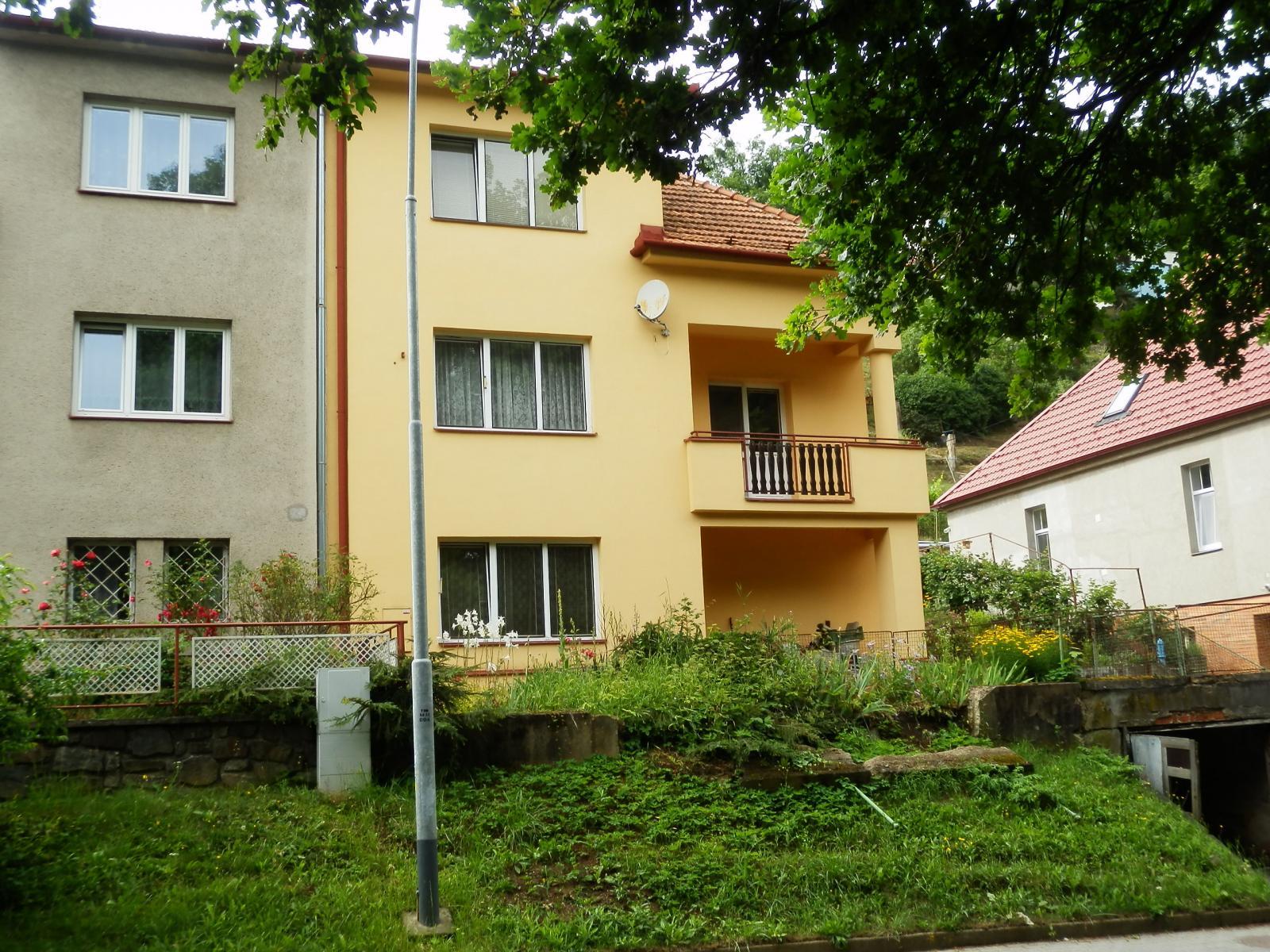 Rohový rodinný dům Brno - Kohoutovice - CP 1014m2 - zahrada 692m2