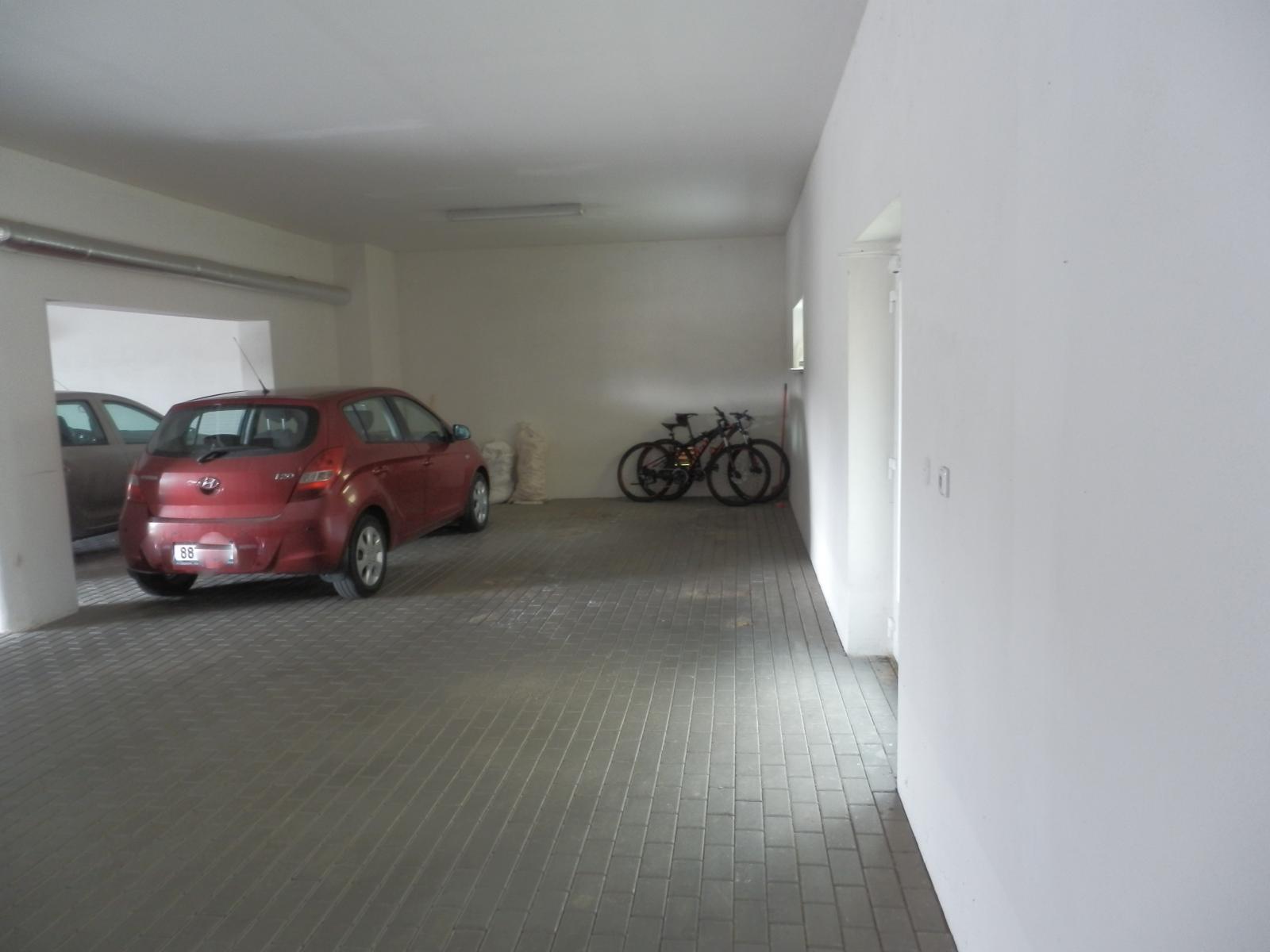 Pronájem garážového stání, Brno - St.Lískovec