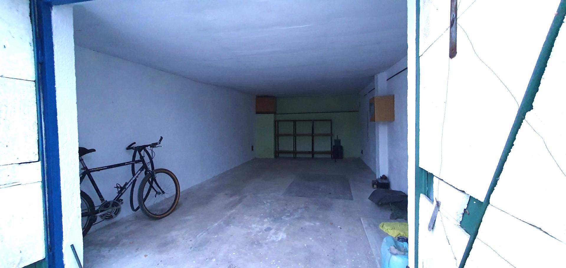 Prodej prostorné garáže stojící na vlastním pozemku, obrázek č. 2