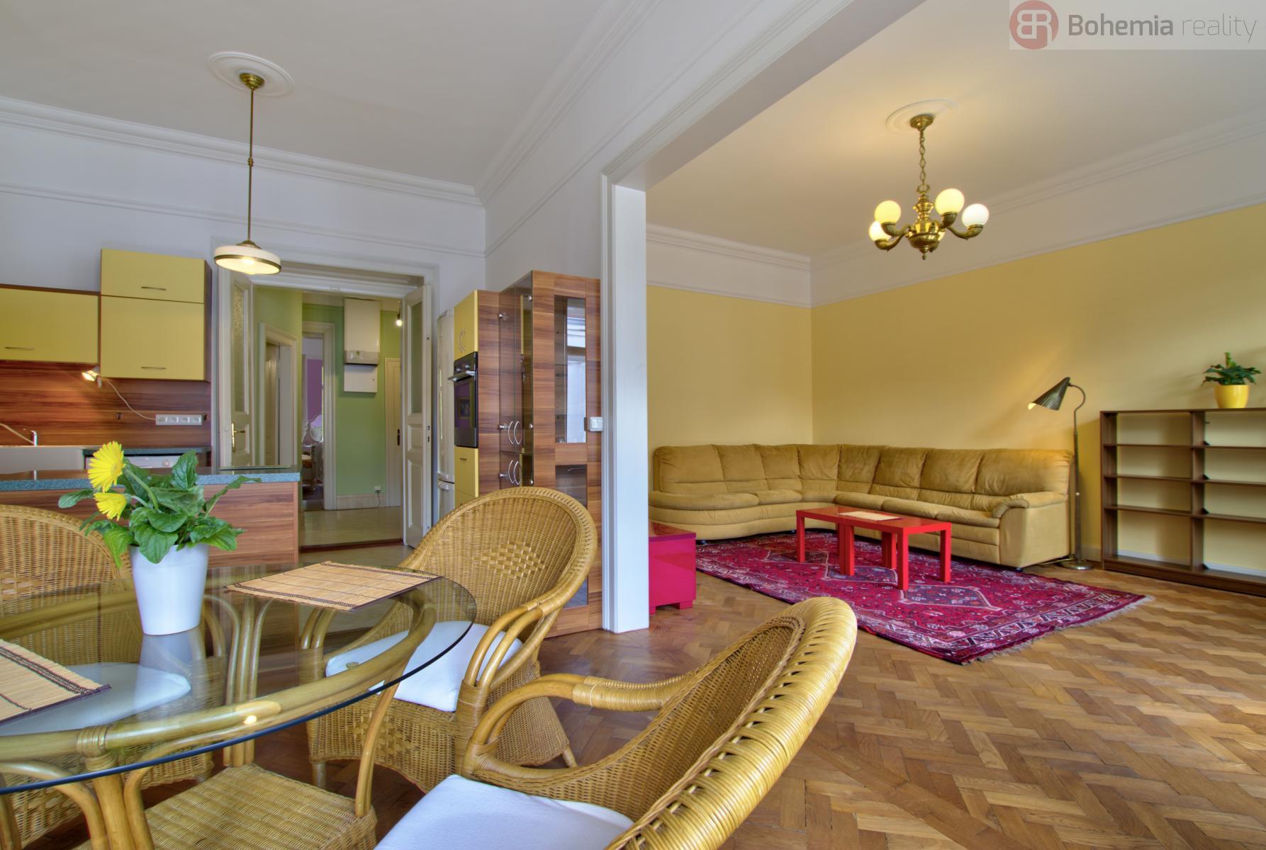 Zařízený rekonstruovaný byt 3+KK, 83 m2, v krásném secesním domě na Vinohradské ul.