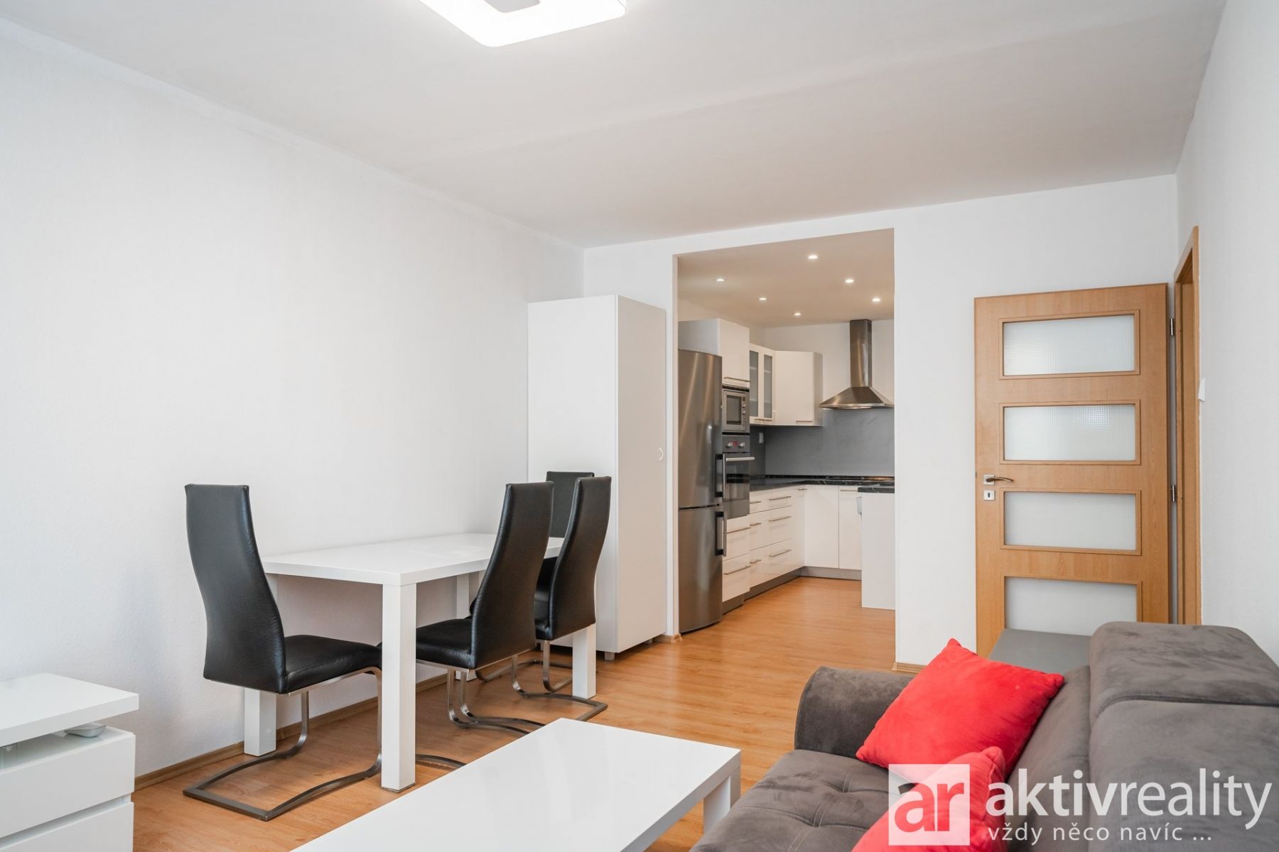 Pronájem byty 2+kk, 49 m2 - Praha - Modřany, obrázek č. 1