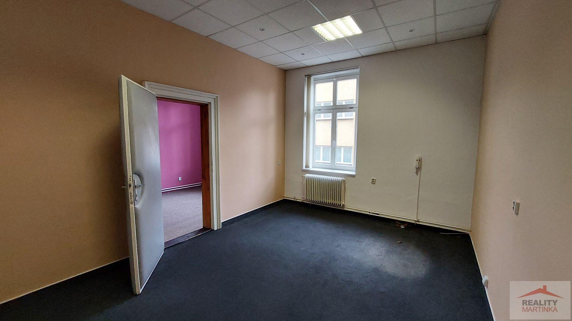 Pronájem dvou kanceláří 35 m2, Valašské Meziříčí, ul. Mostní