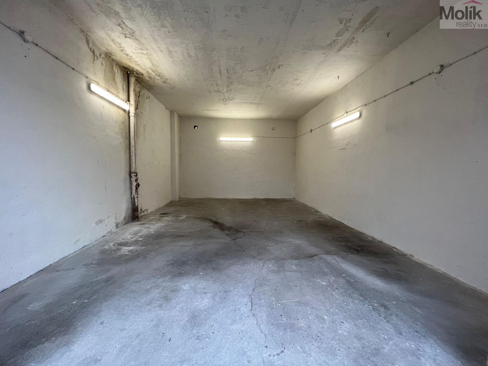 Pronájem prostorné garáže, 52 m2, Duchcov, Osecká, obrázek č. 3
