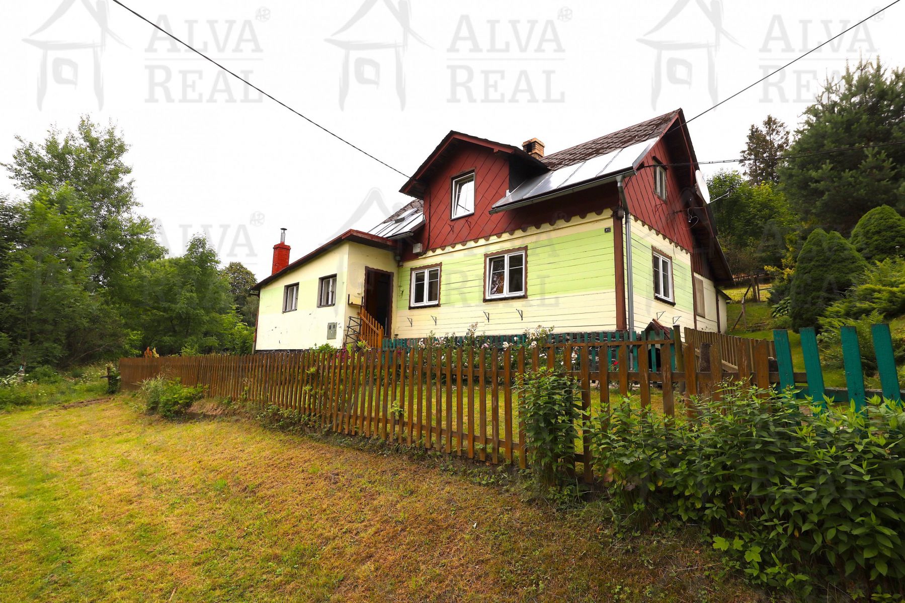 Nabízíme k prodeji dva rodinné domy v obcích Dolní a Horní Údolí v Jeseníkách.