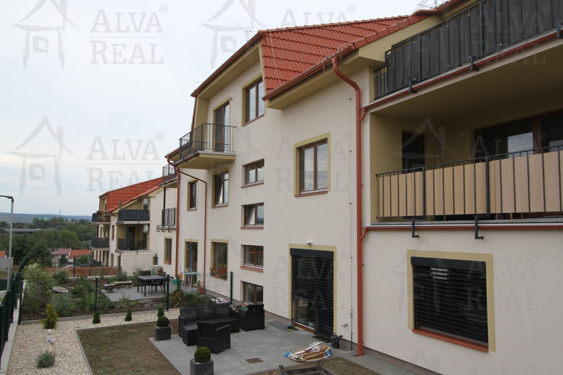 Nabízíme Vám pronájem novostavby bytu 2+kk v Holubicích s balkonem, plocha bytu 52,9 m2