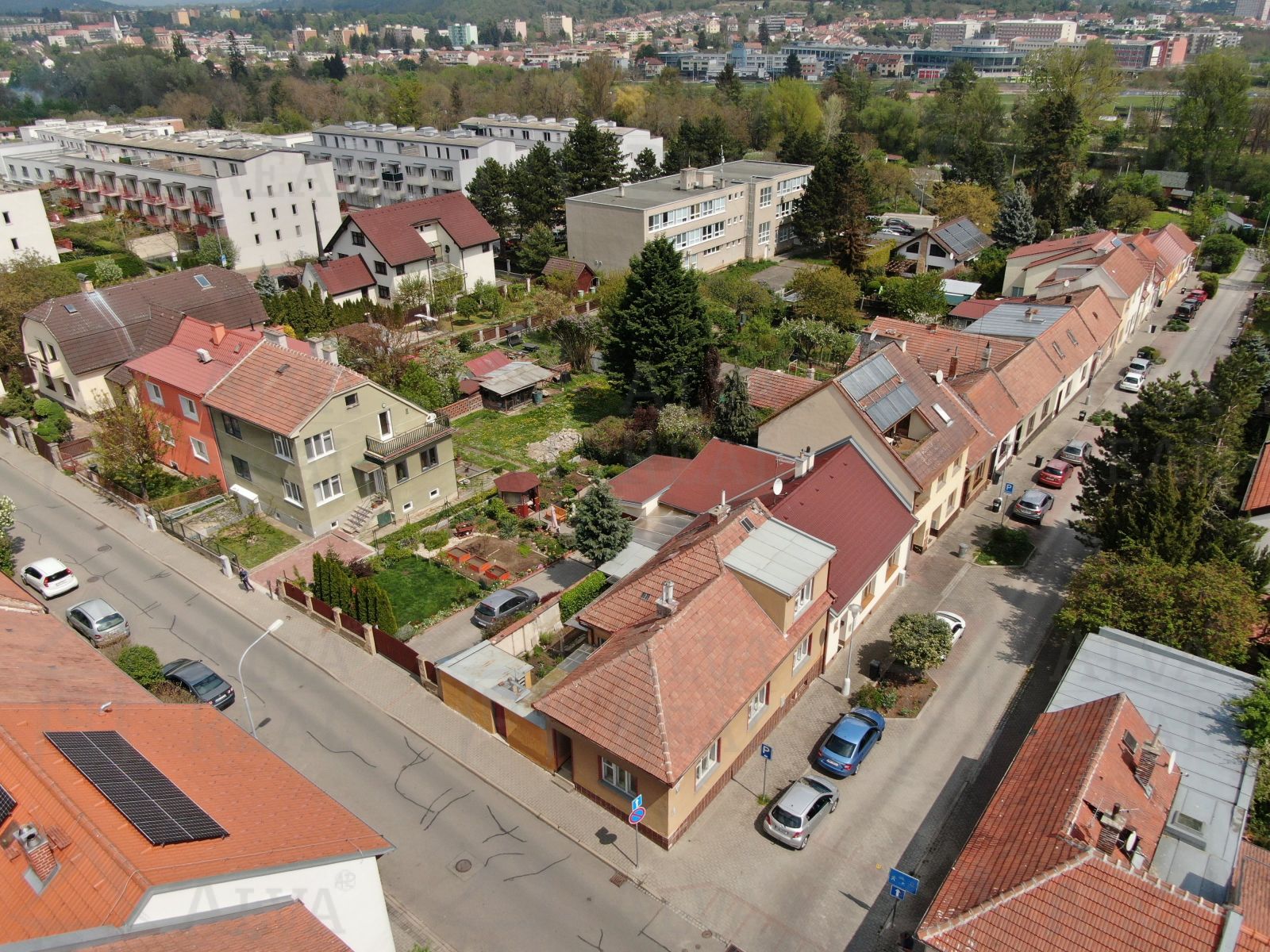 Nabízíme Vám rodinný dům 3+1 v Brně Jundrově, ulice Pivoňkova, pozemek 168 m2.