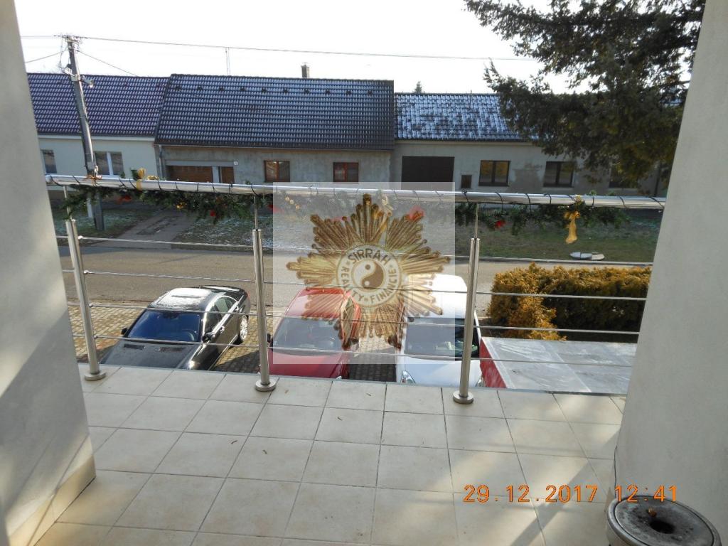 Ponúkame na predaj 2 podlažný polyfunkčný tehlový dom so záhradou a s dvomi garážami v obci Kopčany , obrázek č.63