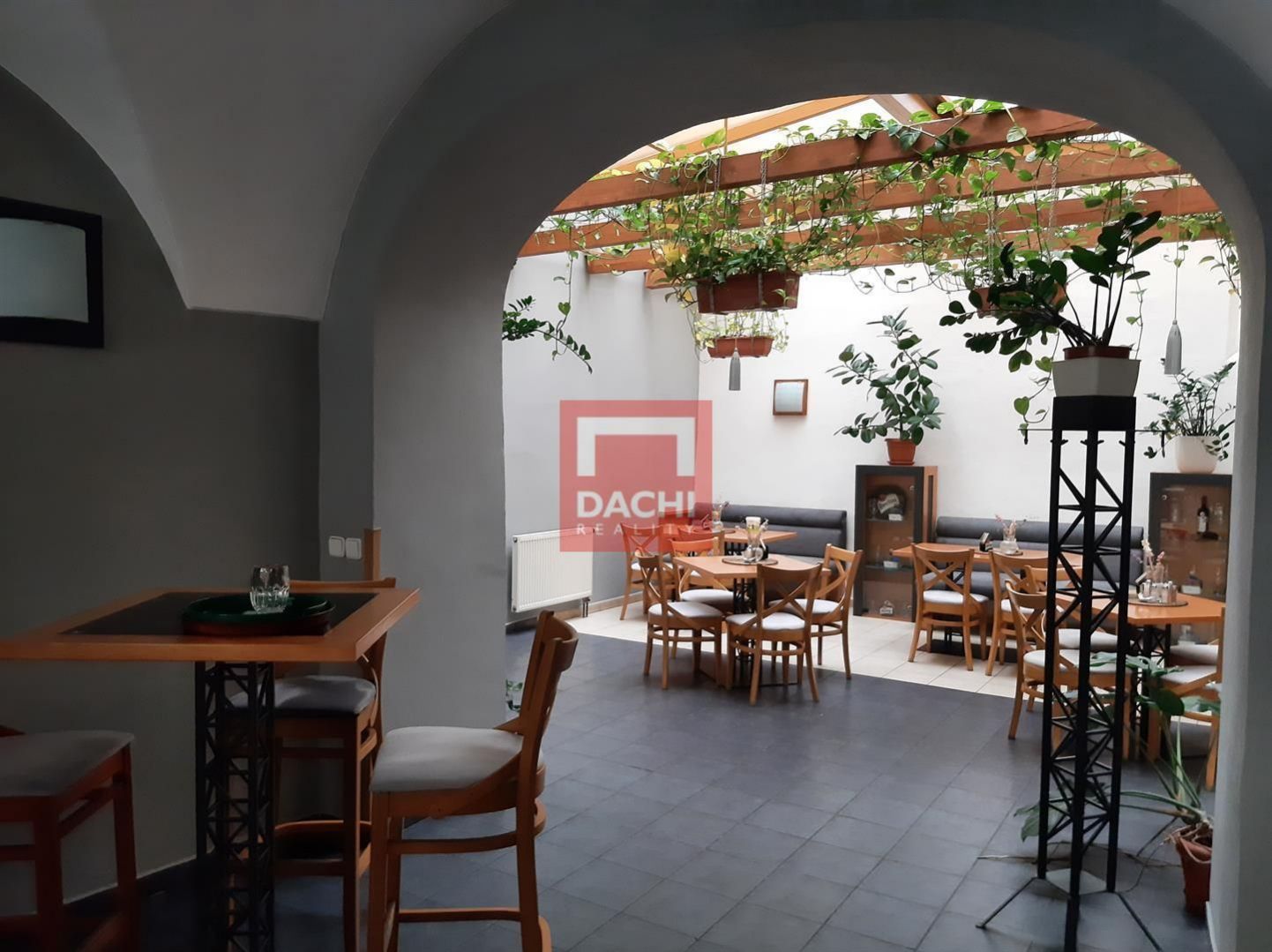 Pronájem zavedené vybavené restaurace, Olomouc ulice 1. máje, obrázek č. 1