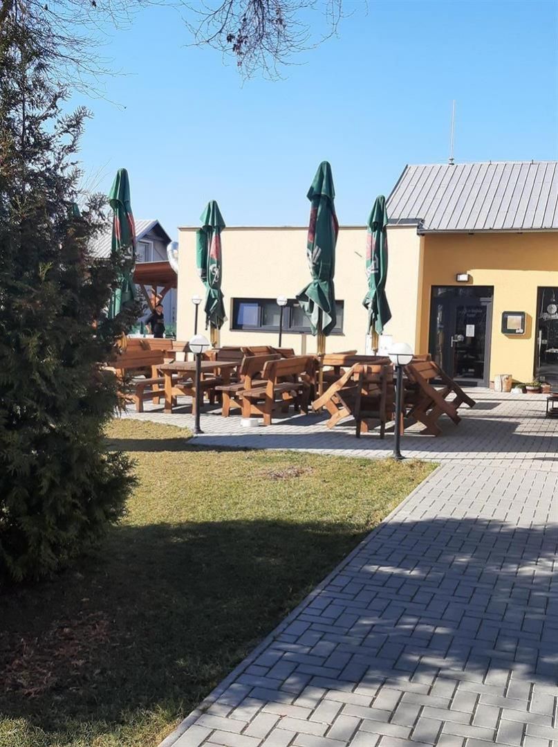 Pronájem zavedené restaurace s venkovním posezením a relaxační zónou, Olomouc ulice Chválkovická, obrázek č. 2