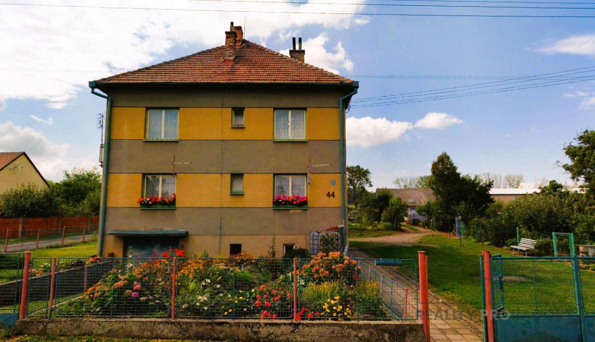 Prodej bytu 3+1 s garáží a zahradou, Morašice -Skupice, obrázek č. 2