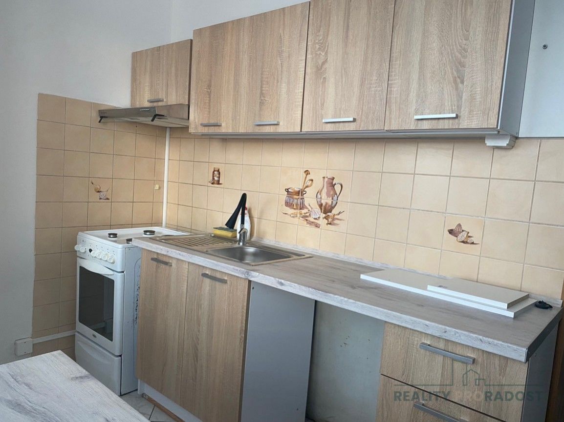 Uherské Hradiště, Malinovského - nabízíme k pronájmu byt 2+1 v zrenovovaném bytě v panelovém domě., obrázek č. 1