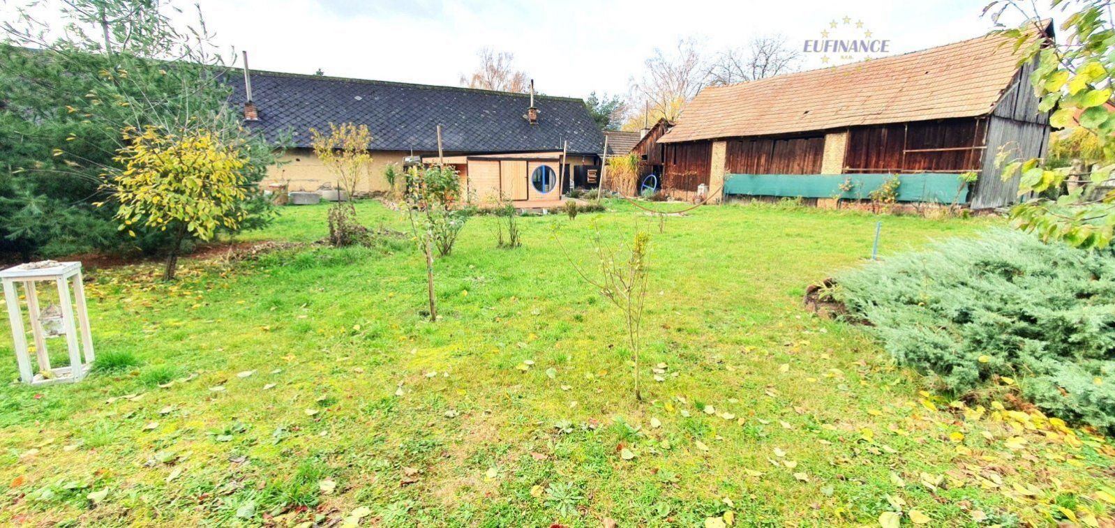 Prodej zasíťované stavebního pozemku 873 m2 s novostavbou chatky v obci Jíkev u Nymburka, obrázek č. 2