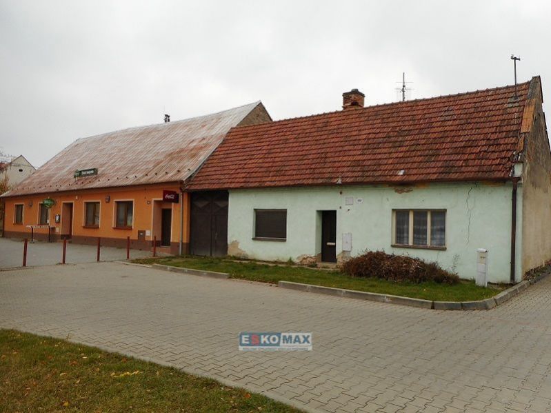 Prodej  rodinného domu a restaurace  s rozsáhlými pozemky 2.375 m2 - Bulhary