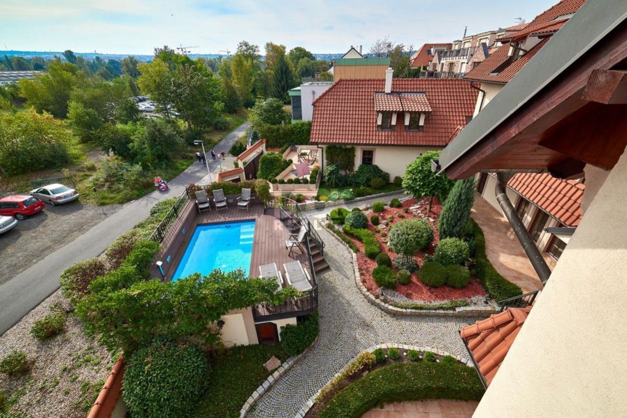 Pronájem, luxusní byt 3+kk, Residence Villas Troja - Praha 7, 111 m2, sklep, balkon, garáž, bazén