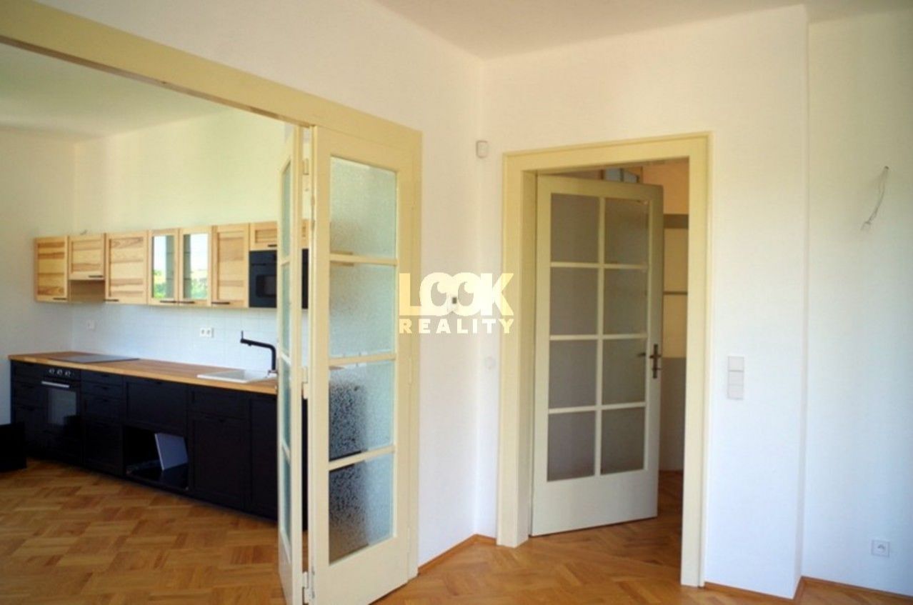 Pronájem, krásný byt ve vile 3+1, Pod Habrovou, Praha 5 - Hlubočepy, 115 m2, zahrada, balkón, garáž, obrázek č. 3