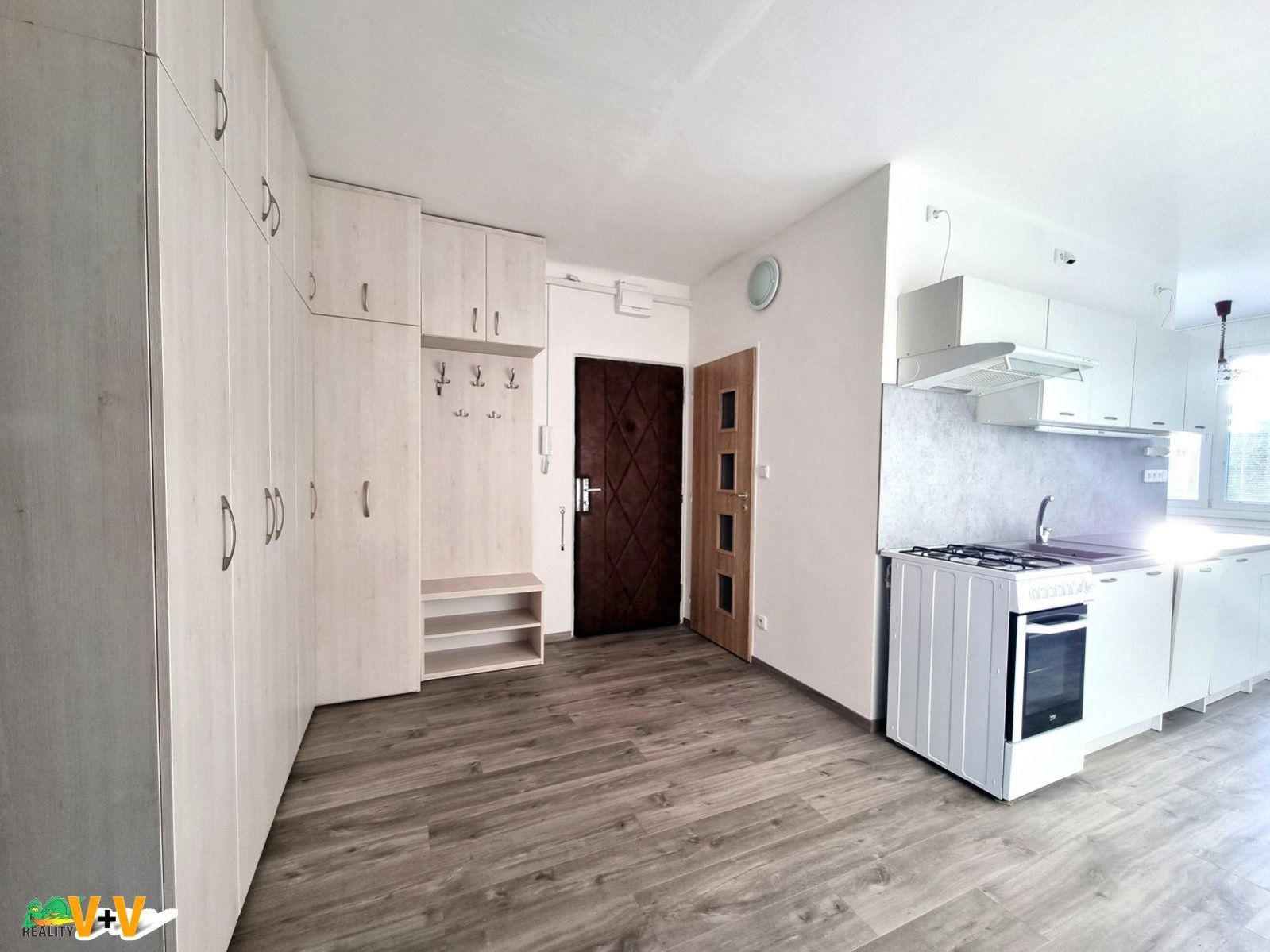Podnájem prostorného bytu 2+1 s balkonem, České Budějovice, Puklicova, obrázek č. 1