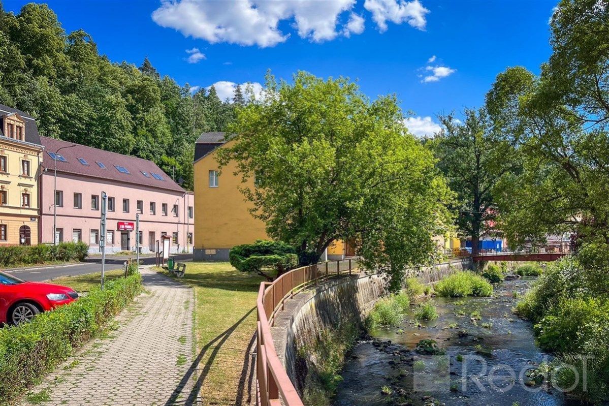 Prodej polyfunkčního domu o ploše 750 m2 a pozemkem 1400m2, Karlovy Vary- Březová, obrázek č. 2