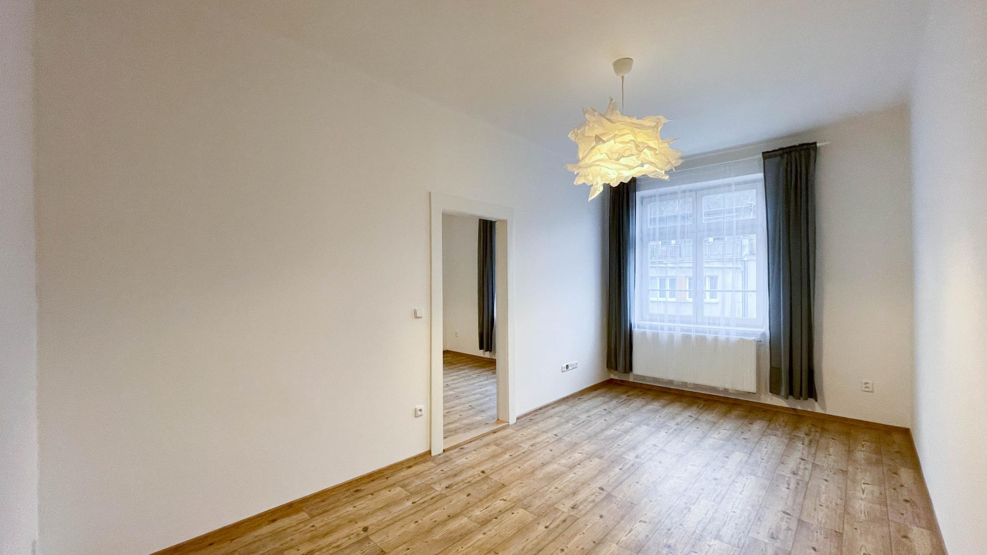 Pronájem bytu 2+1, 56m2, po rekonstrukci, 3. patro, výtah, sklep, Radlická ulice, Praha 5