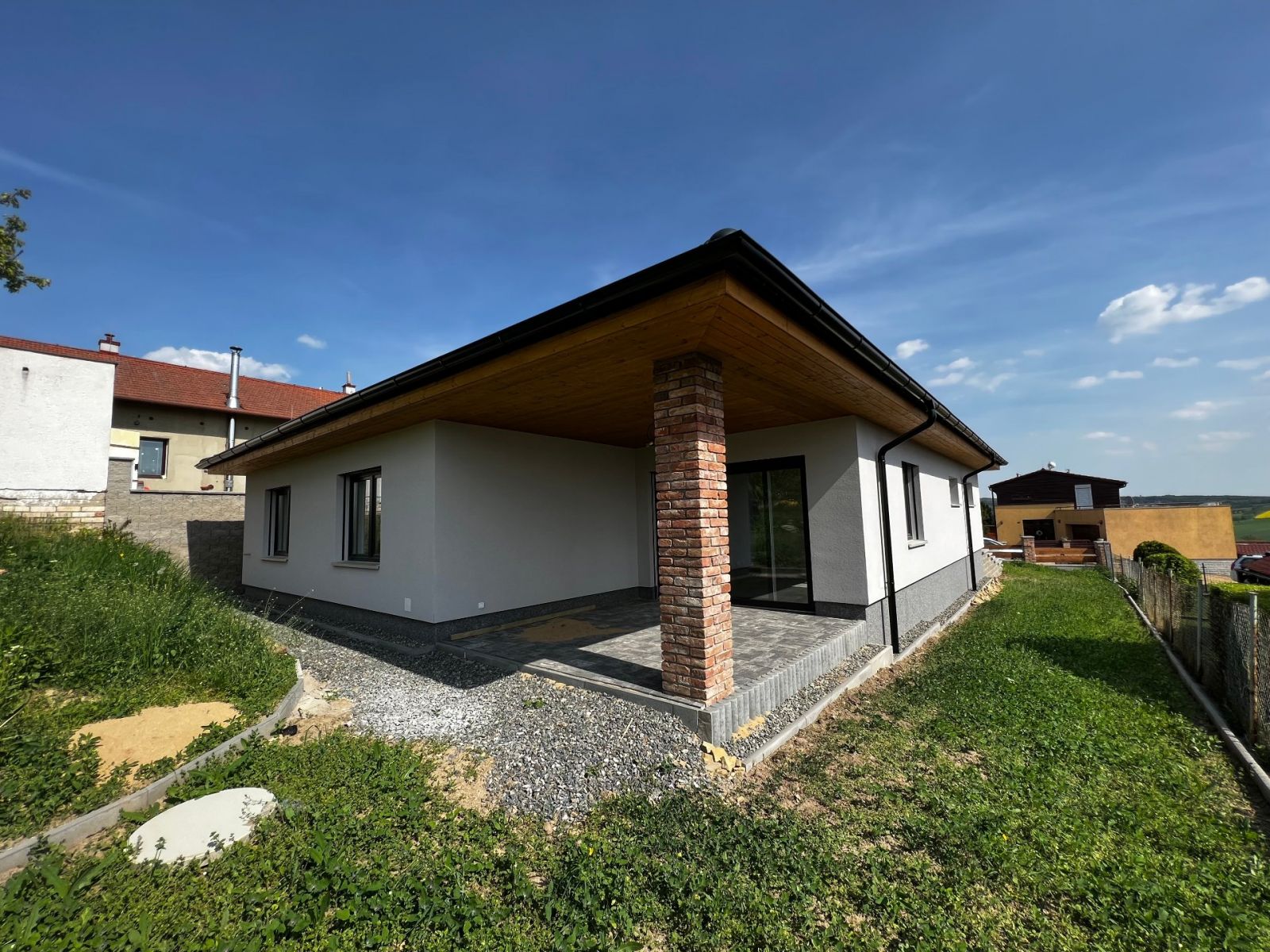 Prodej novostavby bungalovu 4+kk s dvougaráží a velkou zahradou, CP 1663m2, obec Kratochvilka, obrázek č. 2