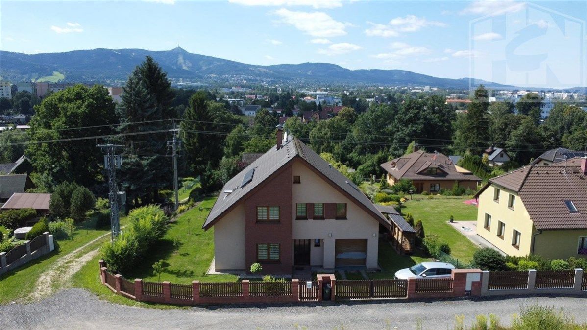 Rodinný dům, 7+kk+garáž, 213 m2, Liberec - Vesec, pozemek 873 m2