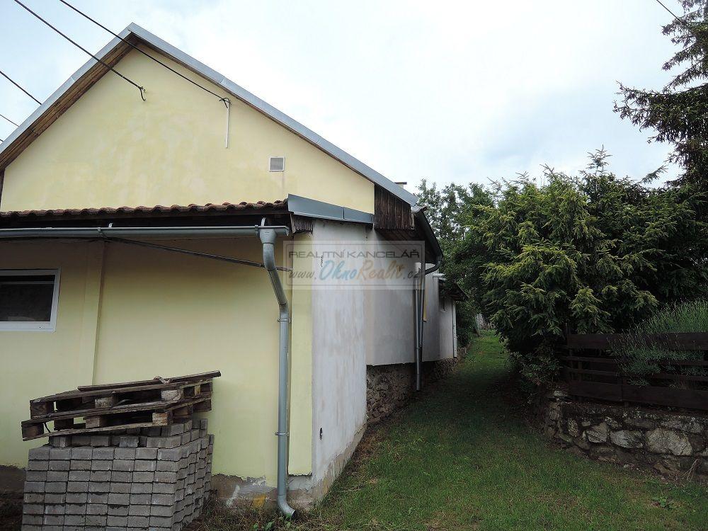Prodej rodinného domu s garáží a s předzahrádkou v obci Lesní Hluboké - obr.Zadní část domu