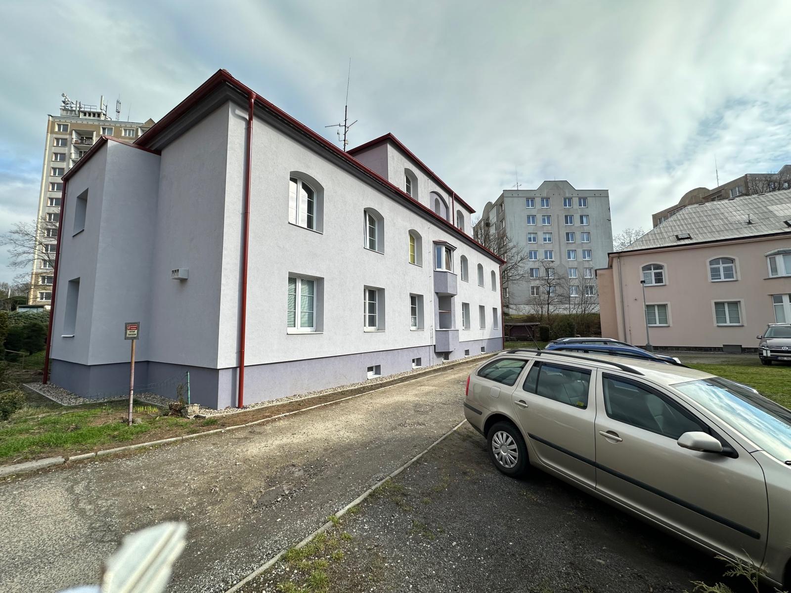 Prodej bytu 3+1, OV, Ústí nad Labem, ul. Nová, místo na parkování, obrázek č. 2