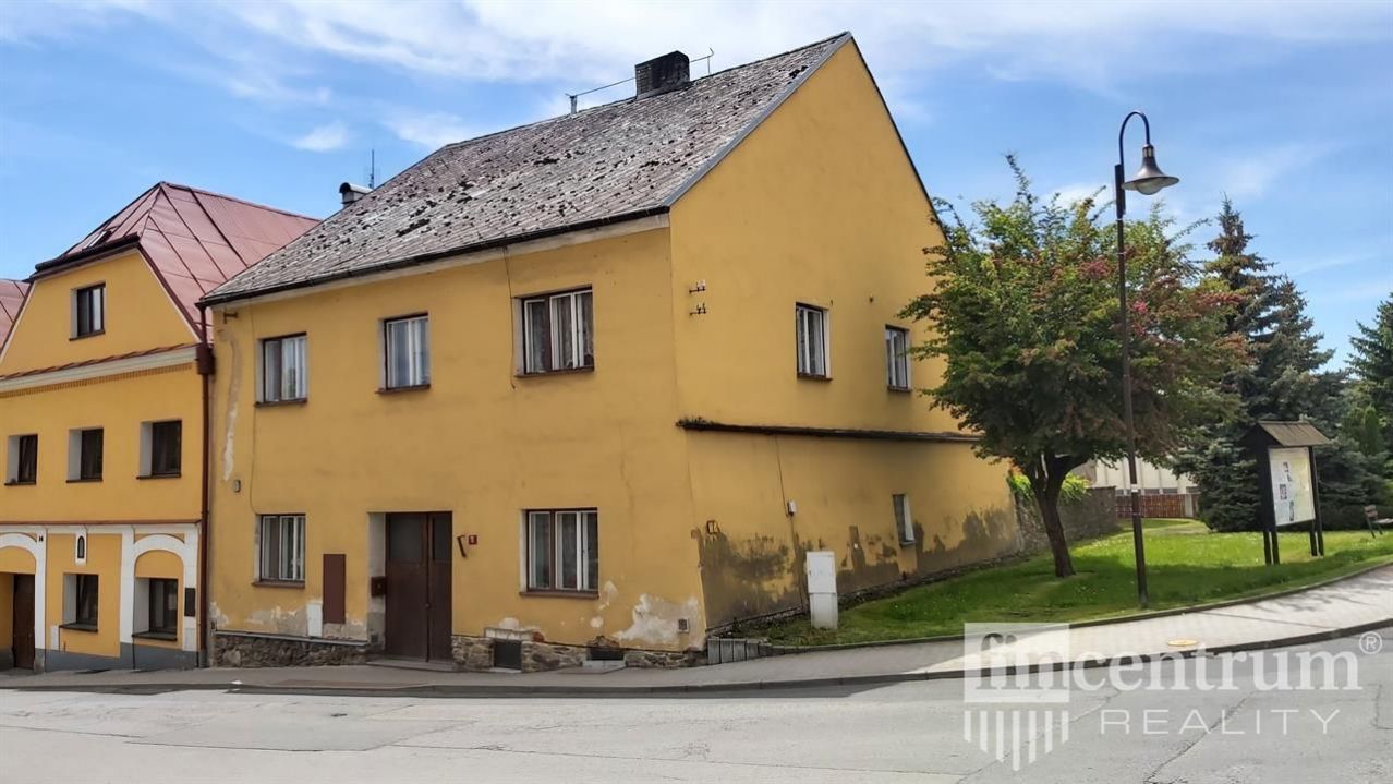 Prodej rodinného domu 300 m2 náměstí Míru, Poběžovice, obrázek č. 1