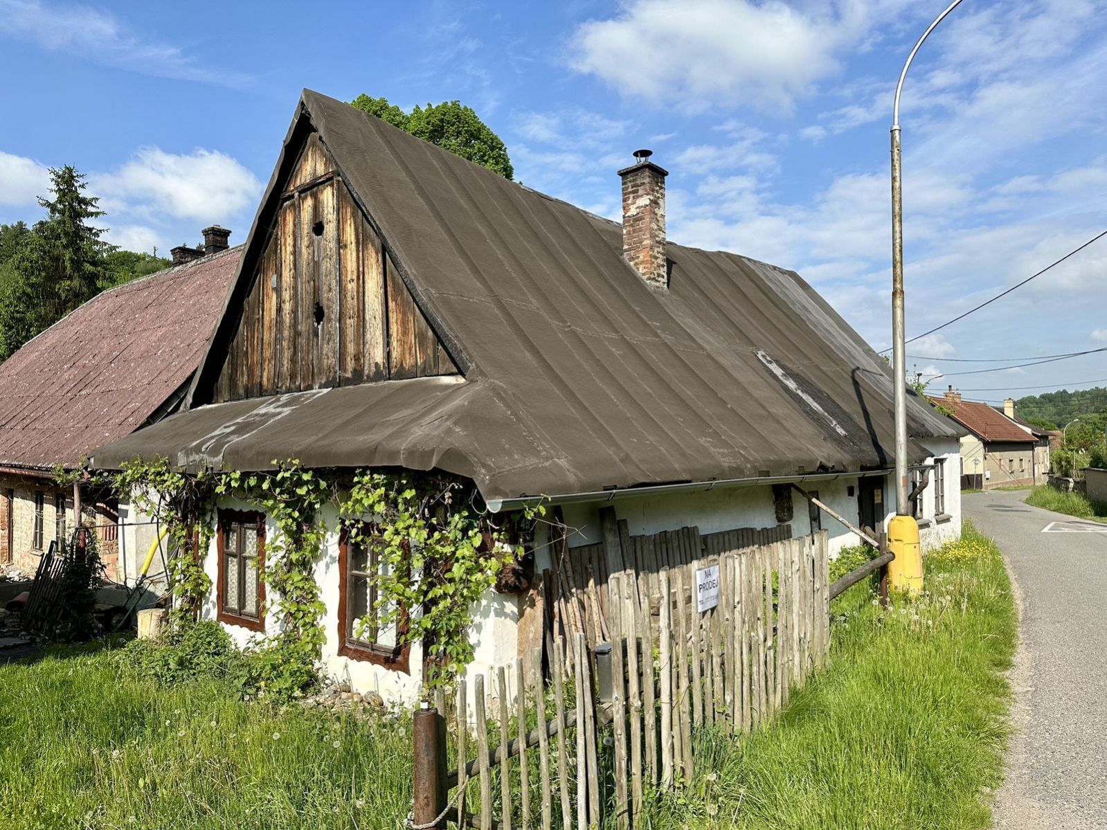 PRODEJ - chalupa nebo rodinný dům k rekonstrukci v Černovíře