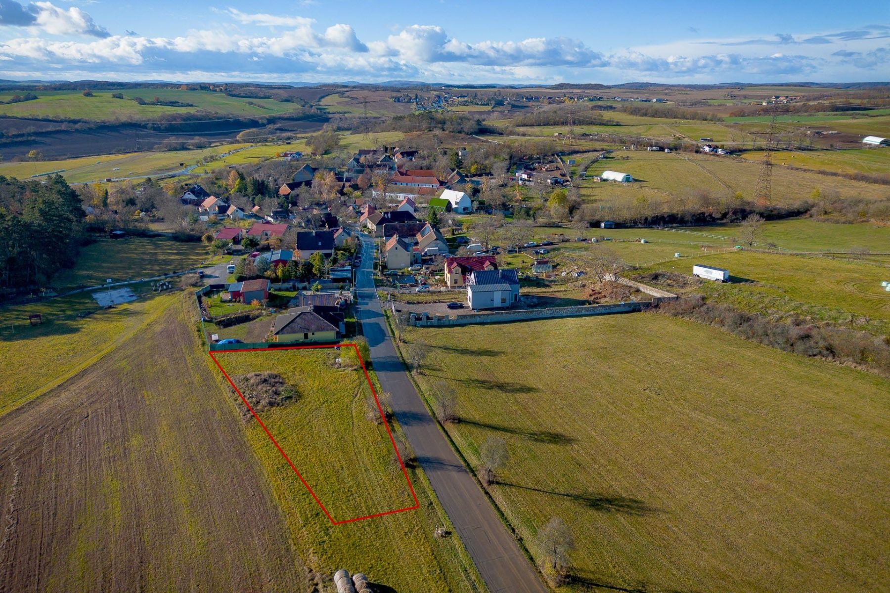 Prodej pozemku pro stavbu RD,  948 m2 , Mořina - Trněný Újezd, obrázek č. 1