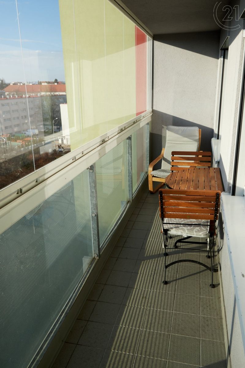 Pronájem kompletně zrekonstruovaného bytu  3+kk a nádherným výhledem na Prahu, 79 m2 , Pod Lipami, Ž, obrázek č. 2