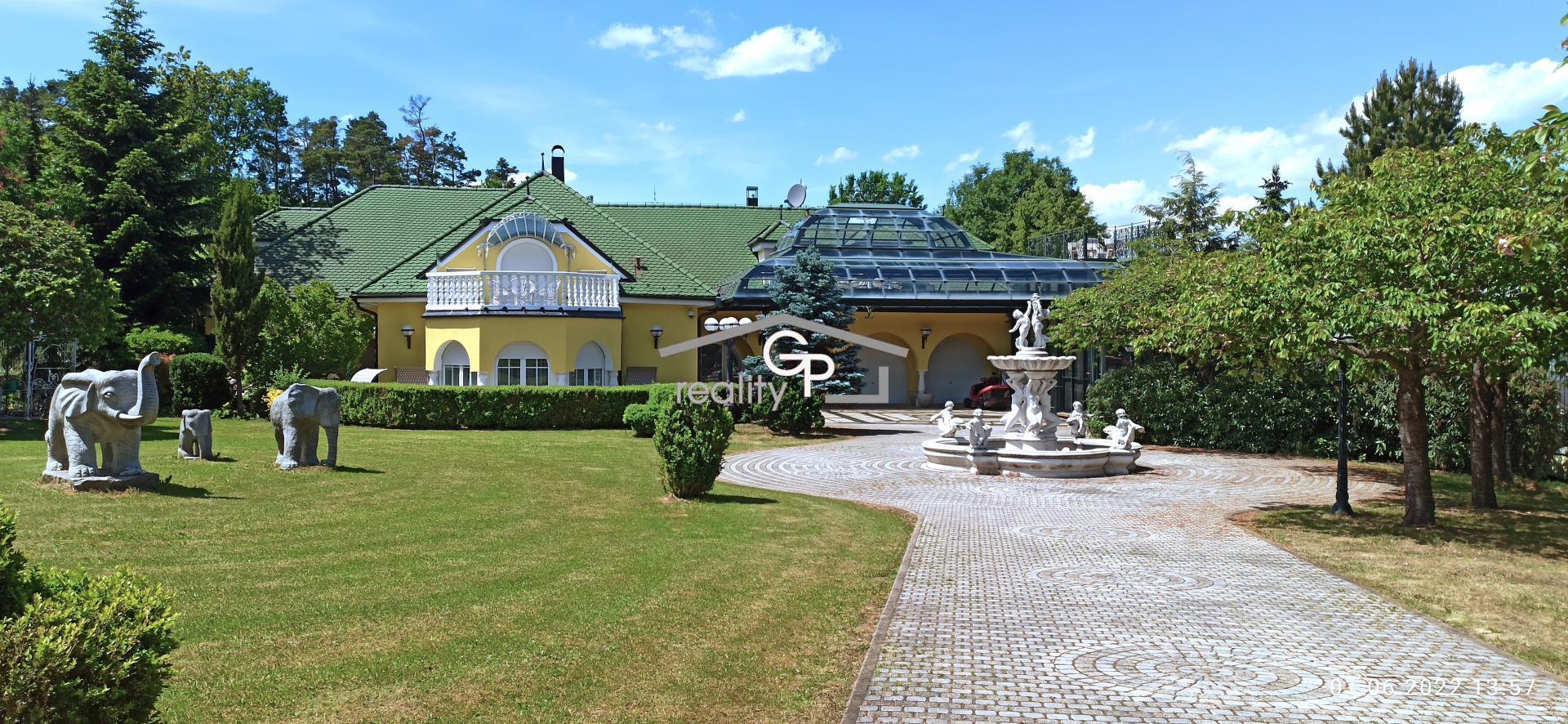 Prodej lukrativní vily s rozsáhlými pozemky, Včelná u Č. Budějovic
