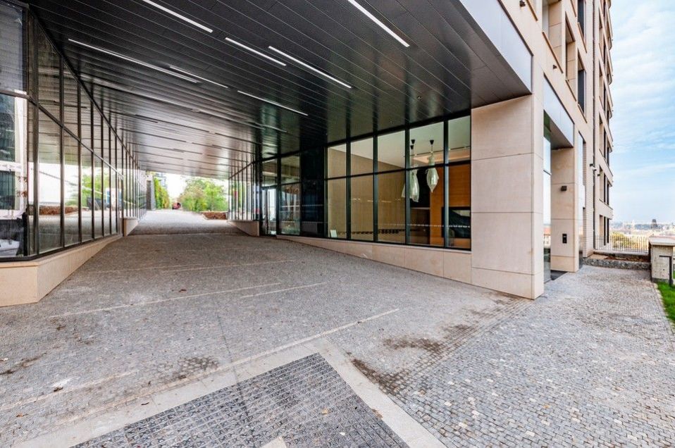 Obchodní prostor k pronájmu, 130 m2, v novostavbě Rezidence Churchill, Vinohrady, Praha 2., obrázek č. 1